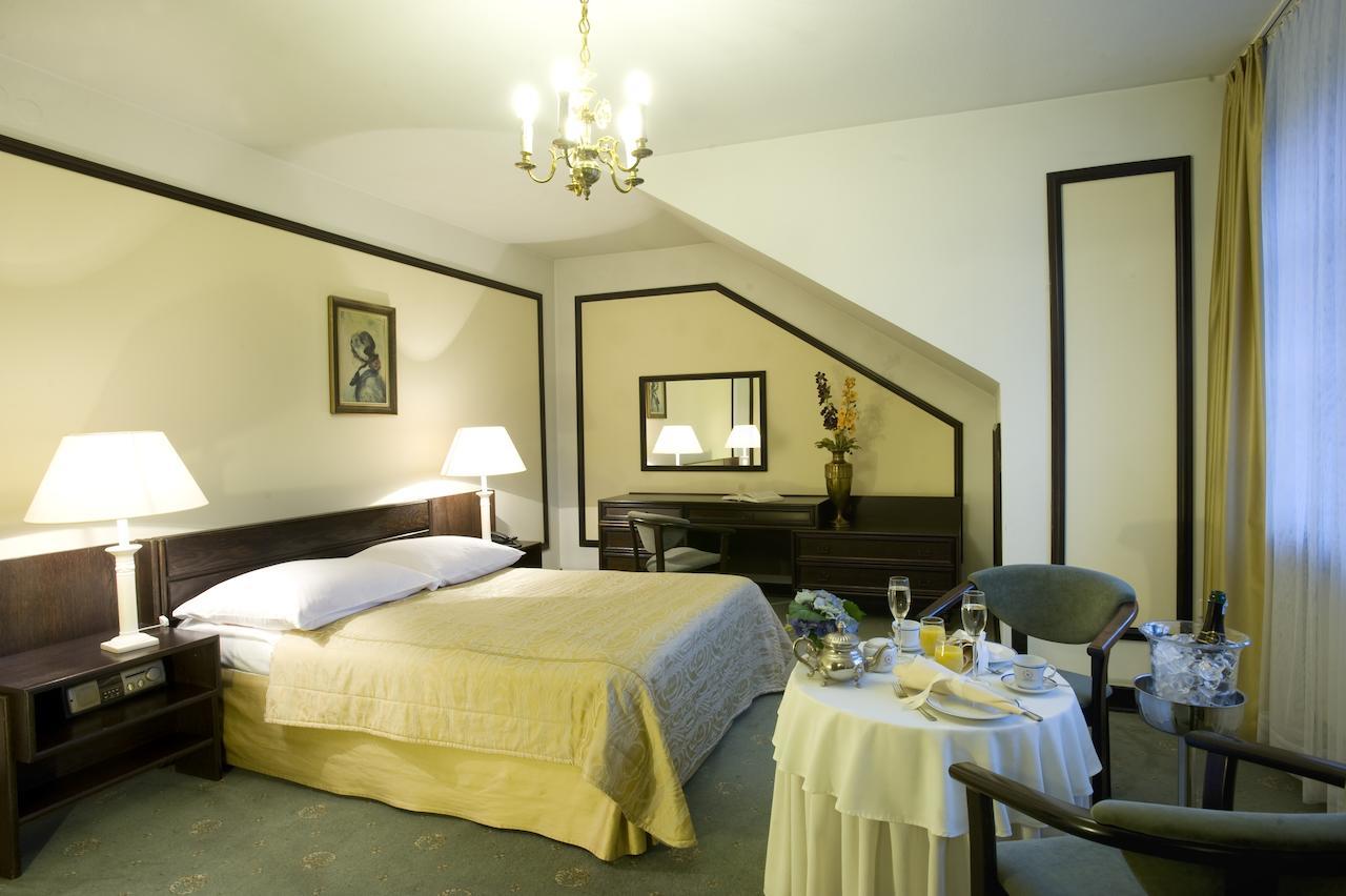 Hotel "Zajazd Napoleonski" วอร์ซอ ห้อง รูปภาพ