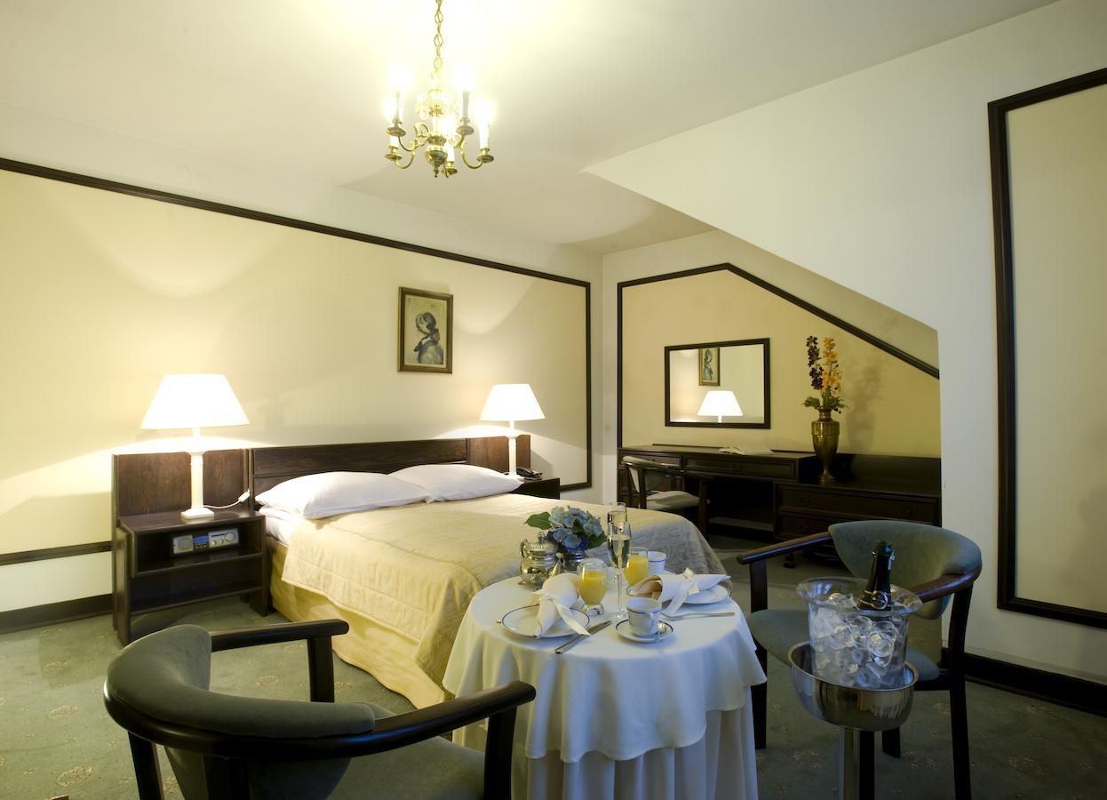 Hotel "Zajazd Napoleonski" วอร์ซอ ห้อง รูปภาพ