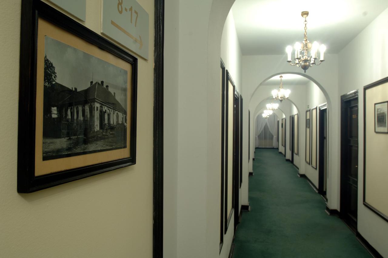Hotel "Zajazd Napoleonski" วอร์ซอ ภายนอก รูปภาพ