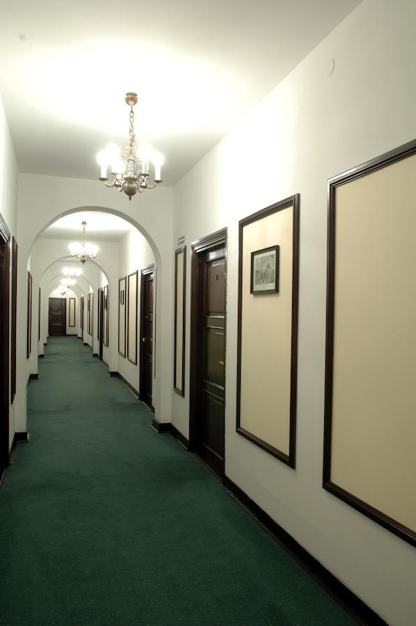 Hotel "Zajazd Napoleonski" วอร์ซอ ภายนอก รูปภาพ