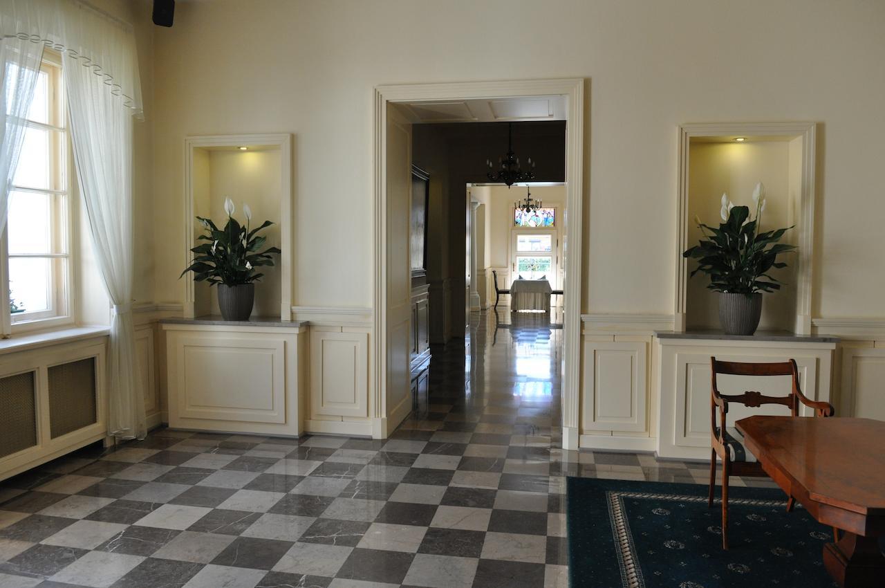 Hotel "Zajazd Napoleonski" วอร์ซอ ภายนอก รูปภาพ