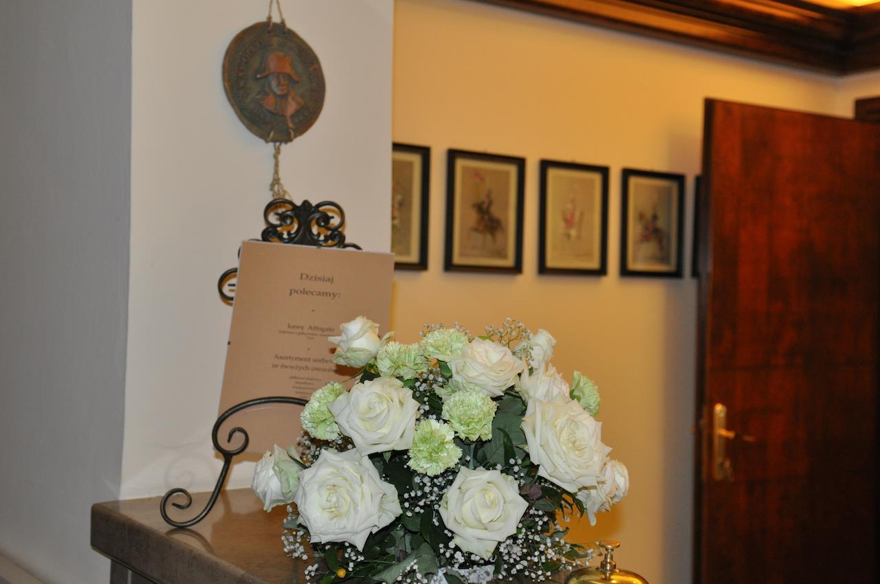 Hotel "Zajazd Napoleonski" วอร์ซอ ภายนอก รูปภาพ