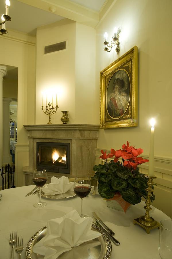 Hotel "Zajazd Napoleonski" วอร์ซอ ภายนอก รูปภาพ