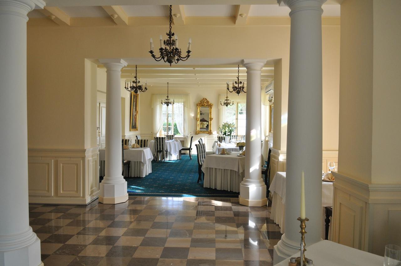Hotel "Zajazd Napoleonski" วอร์ซอ ภายนอก รูปภาพ