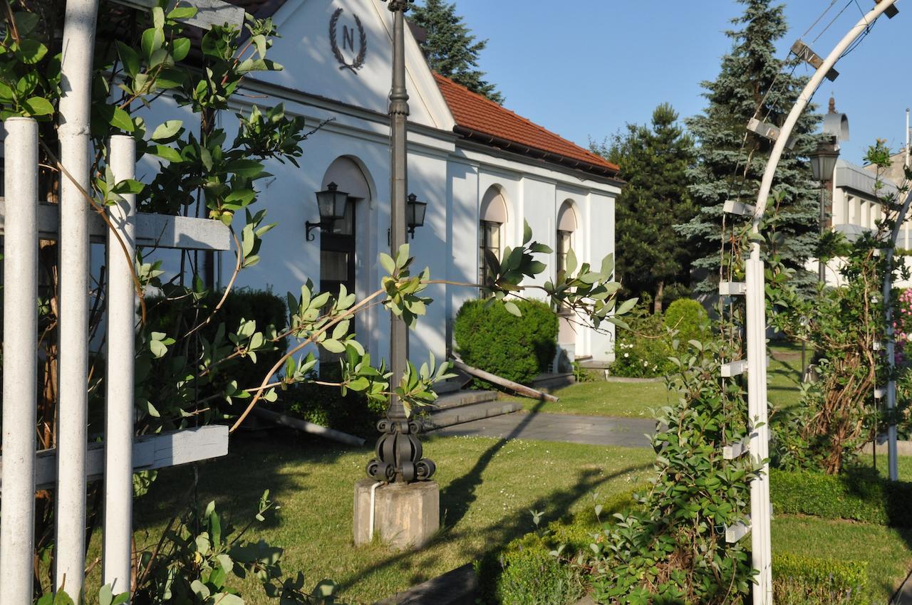 Hotel "Zajazd Napoleonski" วอร์ซอ ภายนอก รูปภาพ